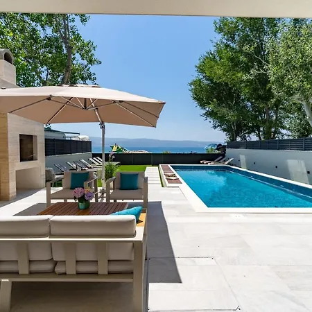 Beachfront Erce: Luxury Seaside Retreat With Private Pool And Rooftop Terrace Villa