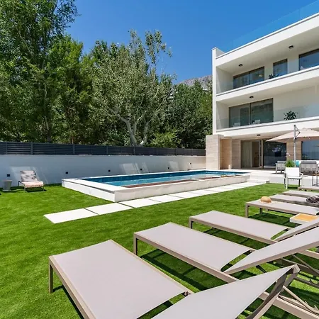 Villa Beachfront Erce: Luxury Seaside Retreat With Private Pool And Rooftop Terrace