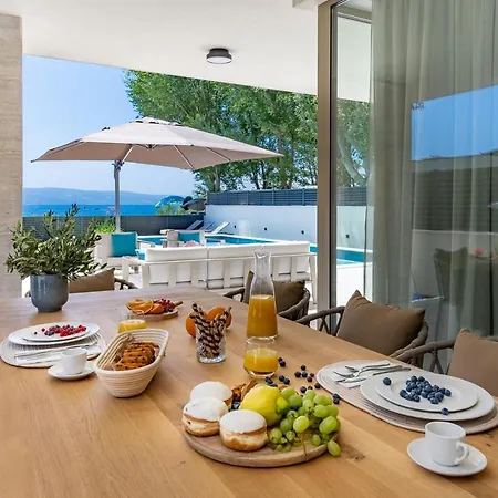 Beachfront Erce With Private 40sqm Heated Pool, A Gym, 7 En-suite Bedrooms, A Rooftop Terrace, 2 Living Areas *