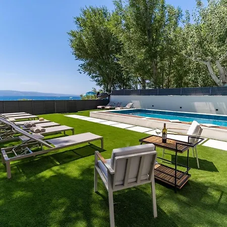 Beachfront Erce: Luxury Seaside Retreat With Private Pool And Rooftop Terrace
