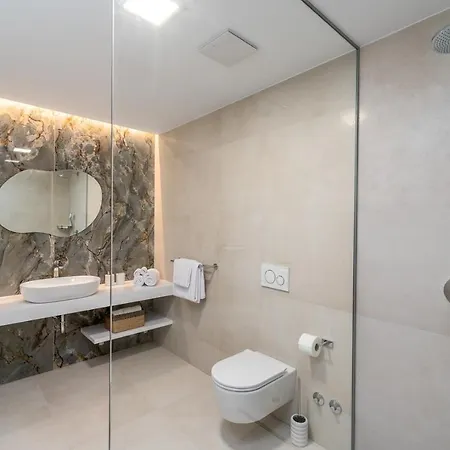 Beachfront Erce With Private 40sqm Heated Pool, A Gym, 7 En-suite Bedrooms, A Rooftop Terrace, 2 Living Areas Villa Duće