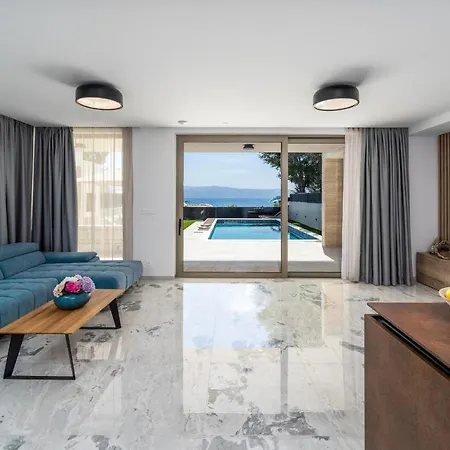 Beachfront Erce: Luxury Seaside Retreat With Private Pool And Rooftop Terrace Villa