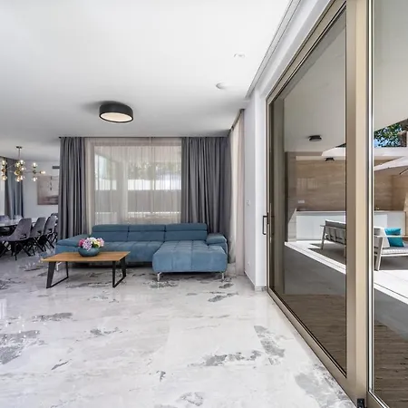 Villa Beachfront Erce: Luxury Seaside Retreat With Private Pool And Rooftop Terrace *