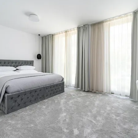 Beachfront Erce With Private 40sqm Heated Pool, A Gym, 7 En-suite Bedrooms, A Rooftop Terrace, 2 Living Areas * Duće
