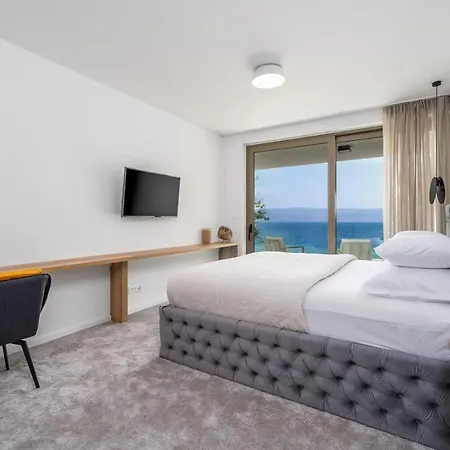 Villa Beachfront Erce: Luxury Seaside Retreat With Private Pool And Rooftop Terrace *