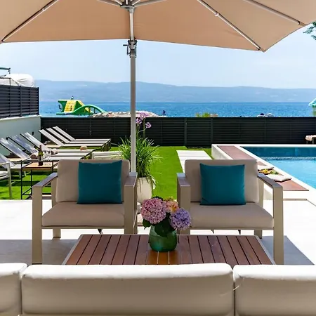 Beachfront Erce With Private 40sqm Heated Pool, A Gym, 7 En-suite Bedrooms, A Rooftop Terrace, 2 Living Areas * Duće