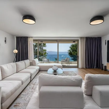 Beachfront Erce With Private 40sqm Heated Pool, A Gym, 7 En-suite Bedrooms, A Rooftop Terrace, 2 Living Areas Duće