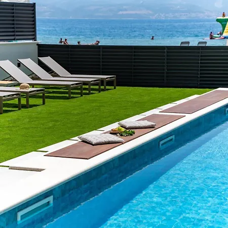 Beachfront Erce: Luxury Seaside Retreat With Private Pool And Rooftop Terrace Duce