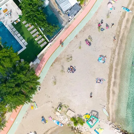 Villa Beachfront Erce With Private 40sqm Heated Pool, A Gym, 7 En-suite Bedrooms, A Rooftop Terrace, 2 Living Areas Duće